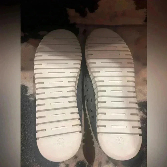 Eric Michael Inez Sneaker Slip Ons Pewter Size 38 7.5-8 Excellent Condition - Picture 6 of 6